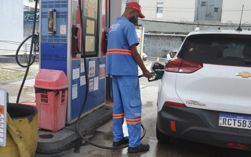 Preço médio da gasolina acumula alta há 7 semanas