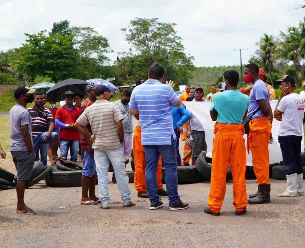 Prefeito Júnior Argôlo acompanha manifestação que cobra melhoria da rodovia BA-506 em Entre Rios