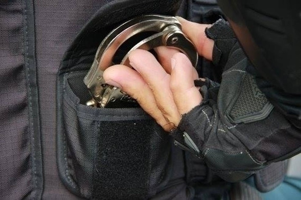 Homem é preso suspeito de agredir o pai com pedaços de madeira em Estância