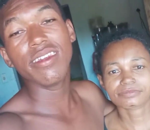 Ao lado da mãe jovem cardinalense revela dificuldades financeiras e sonho de ser cantor profissional