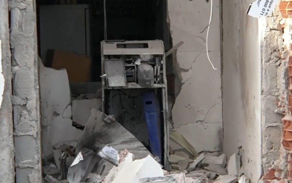 Cofre de posto de combustível é explodido em Simões Filho, na Região Metropolitana de Salvador