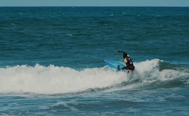 Prefeitura de Entre Rios dá maior premiação do estado em campeonato de surf em Porto de Sauípe