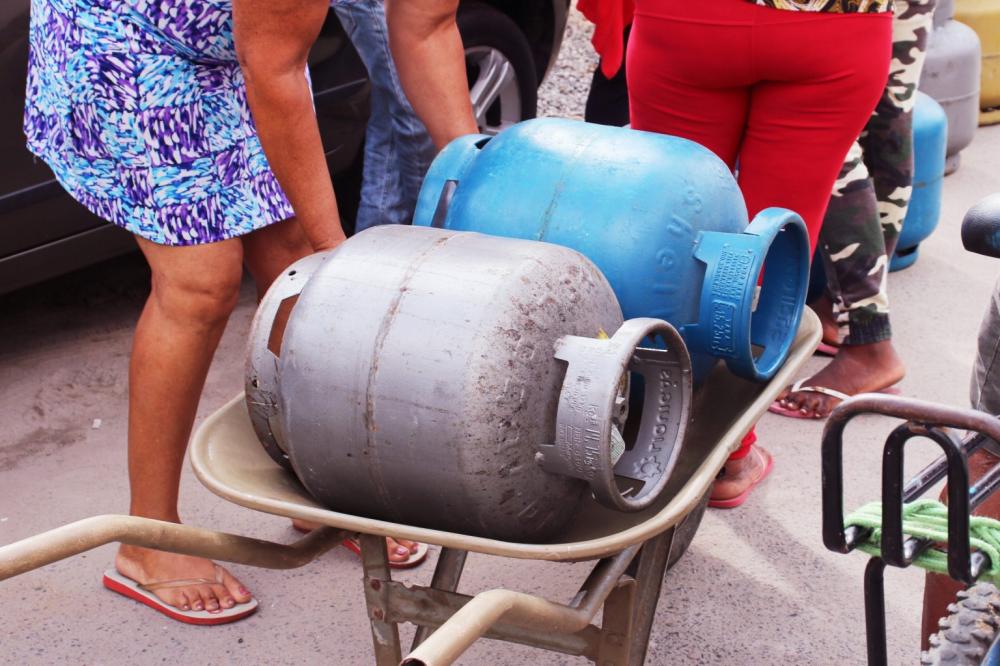 Sindipetro Bahia realiza ação do preço justo e participa de audiência pública na cidade de Cardeal da Silva