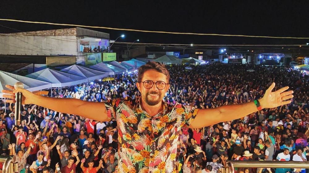 Adelmario Coelho comemora primeiro show em Entre Rios após vacinação da Covid-19