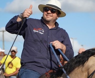 Cavalgada de Júnior Argôlo marca retomada de grandes eventos no Litoral Norte e Agreste Baiano