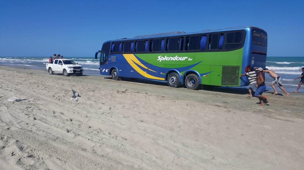 Retomada do turismo: Prefeito Dudu Vieira proíbe e limita acesso de ônibus as praias de Conde