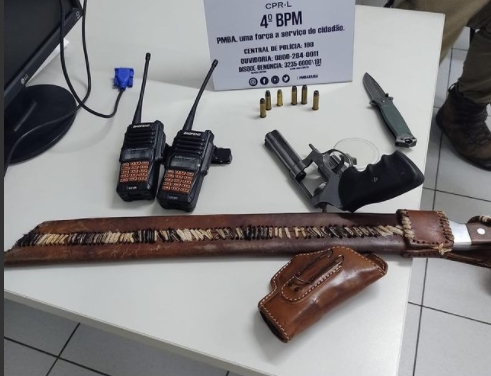 Em Itanagra, policiais apreendem revólver e facão após ameaças