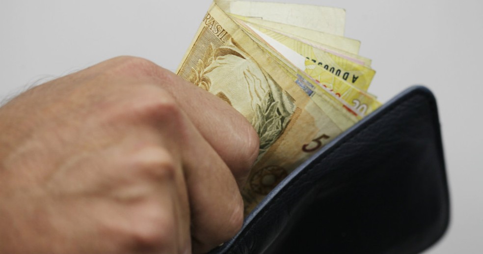 Governo de Sergipe anuncia antecipação do 13º salário