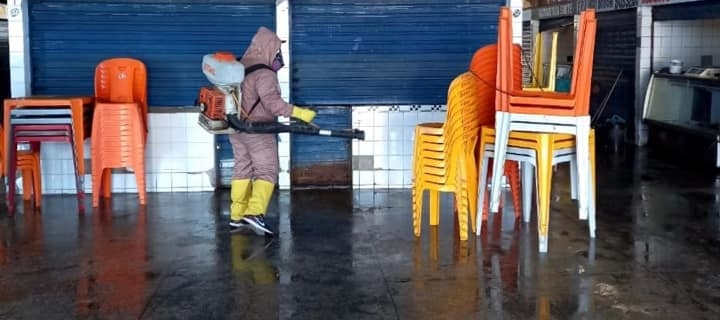 Prefeitura de Conde realiza sanitização de espaços públicos em combate a Covid-19