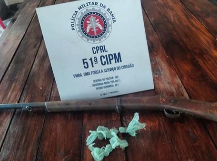 Policiais do PETO de Conde apreende arma e drogas na comunidade do Buri