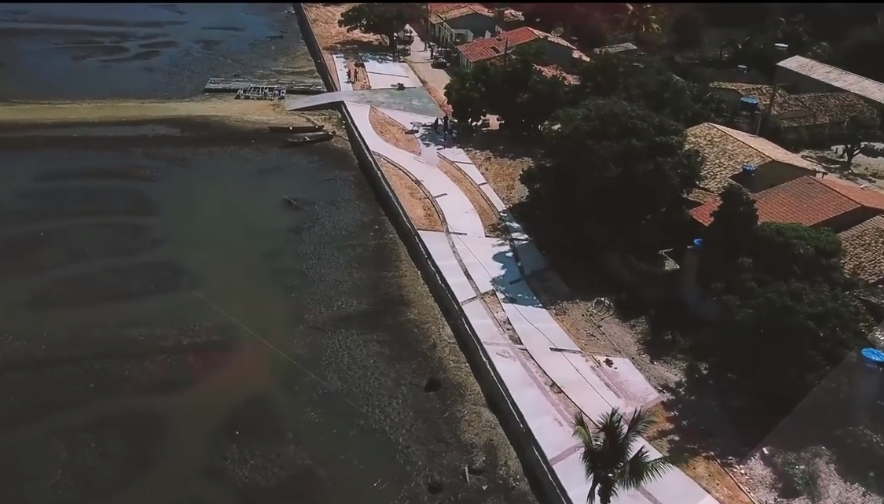 Prefeito Adilson vistoria obra que está sendo realizada no Povoado Coqueiro