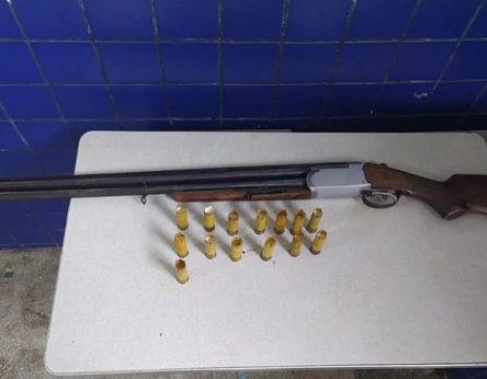 Em Inhambupe, policiais do Quarto Batalhão apreendem arma de fogo, tipo espingarda