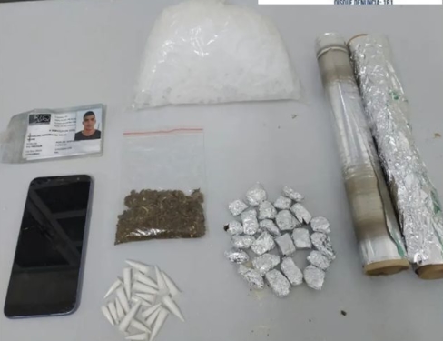 Policiais da CIPE/LN e do Quarto Batalhão apreendem drogas e prendem homem por tráfico na Zona Rural de Alagoinhas