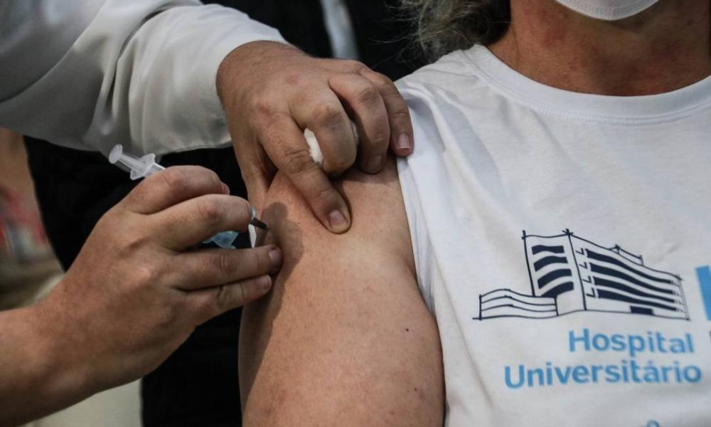 Primeiras 110 doses recebidas já foram aplicadas na cidade de Aporá