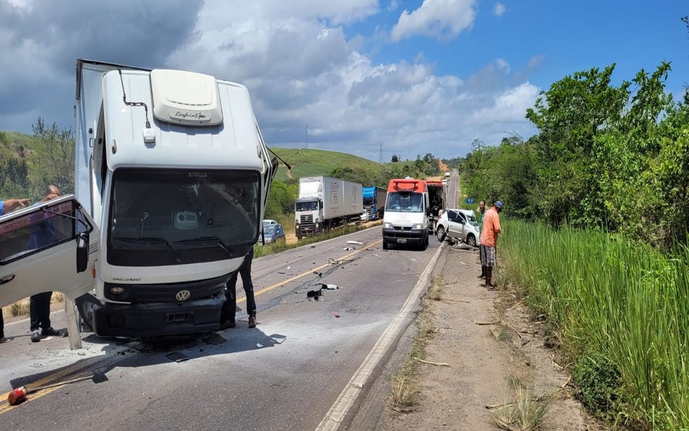 Acidente na BR 101 deixa uma pessoa morta e três feridas em Sergipe