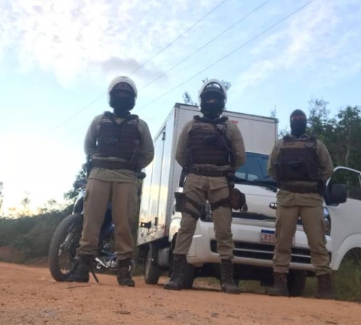 Polícia Militar de Conde recupera veículo de carga roubado na BA-099