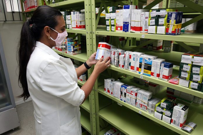Falta de medicamentos do Ministério da Saúde continua afetando baianos