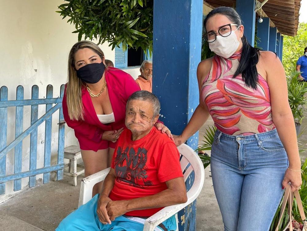Prefeita Carine autoriza entrega de alimentos em lares de idosos em Itamira