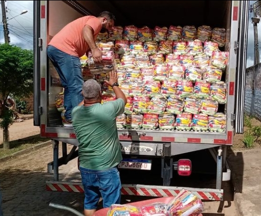 Júnior Argôlo autoriza entrega de último kit da merenda escolar de 2021
