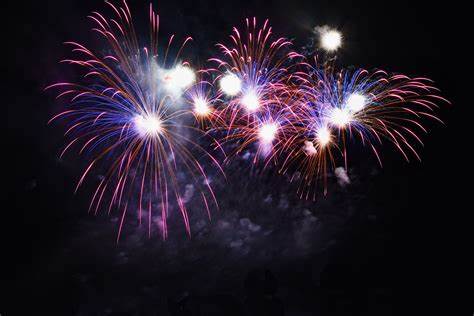 Sem notícias de queima de fogos, população organiza vaquinha para réveillon na Barra do Itariri