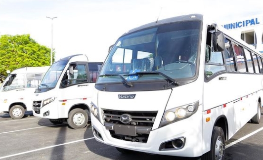 Com recursos próprios do município Prefeito Luiz Alberto compra 3 micro-ônibus para educação de Olindina