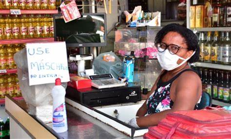 Comércio do interior da Bahia poderá voltar a funcionar nesta quarta-feira com encerramento das atividades até as 20h; Toque de recolher continua