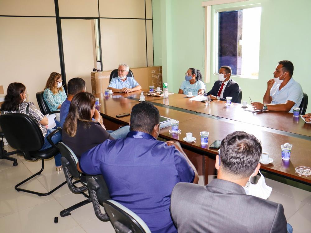Prefeito Agamenon Coelho realiza reunião para iniciar o planejamento das ações de 2022