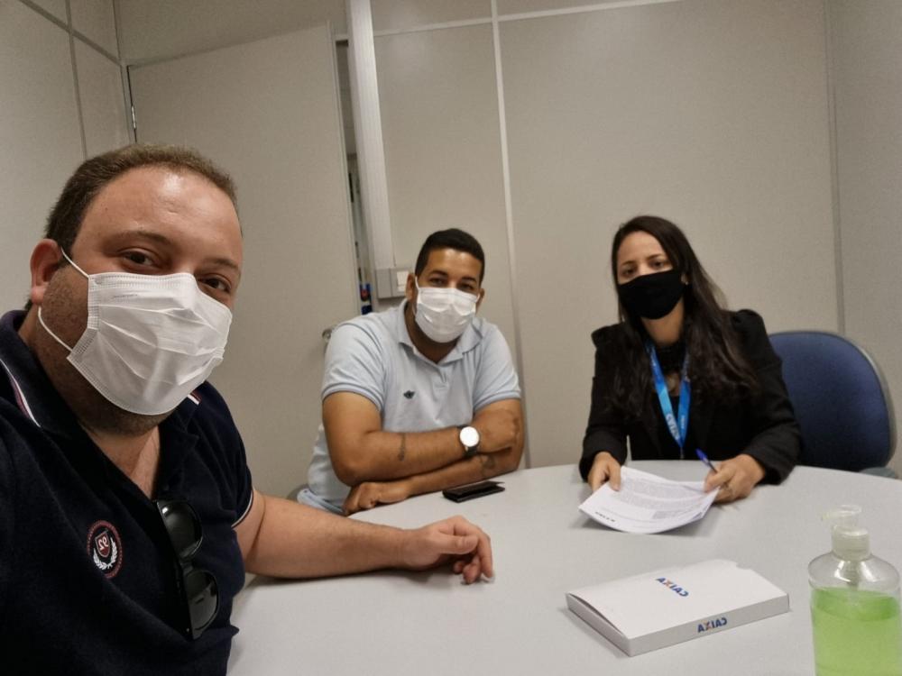 Prefeito Sosthenes de Pedrão assina convênio para calçar toda via principal do Distrito de Cambumbe; Entenda