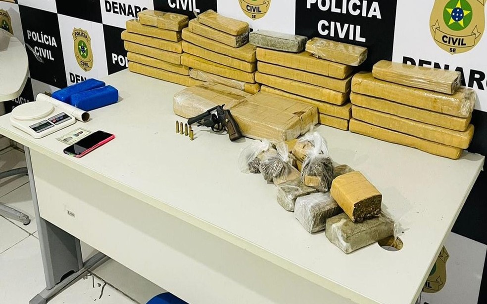 Suspeito morre em confronto com policiais e 40 quilos de drogas são apreendidos em Nossa Senhora do Socorro