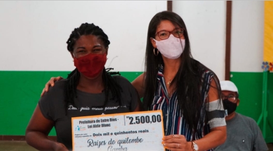 Prefeitura de Entre Rios entrega prêmios aos contemplados no edital pela Lei Aldir Blanc