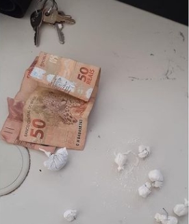Em Araçás, policiais do Quarto Batalhão apreendem drogas com adolescente