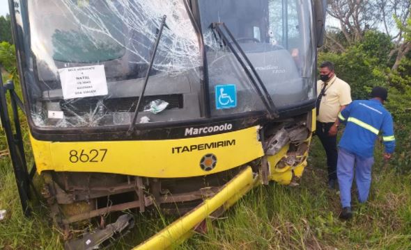 Motorista da Itapemirim é morto enquanto trabalhava após ataque a tiros em Alagoinhas; veículo caiu em matagal
