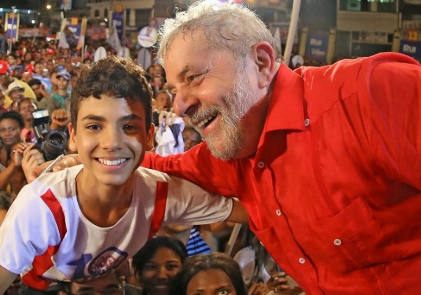 Lula aparece com 45% das intenções de voto em 1ª pesquisa de 2022