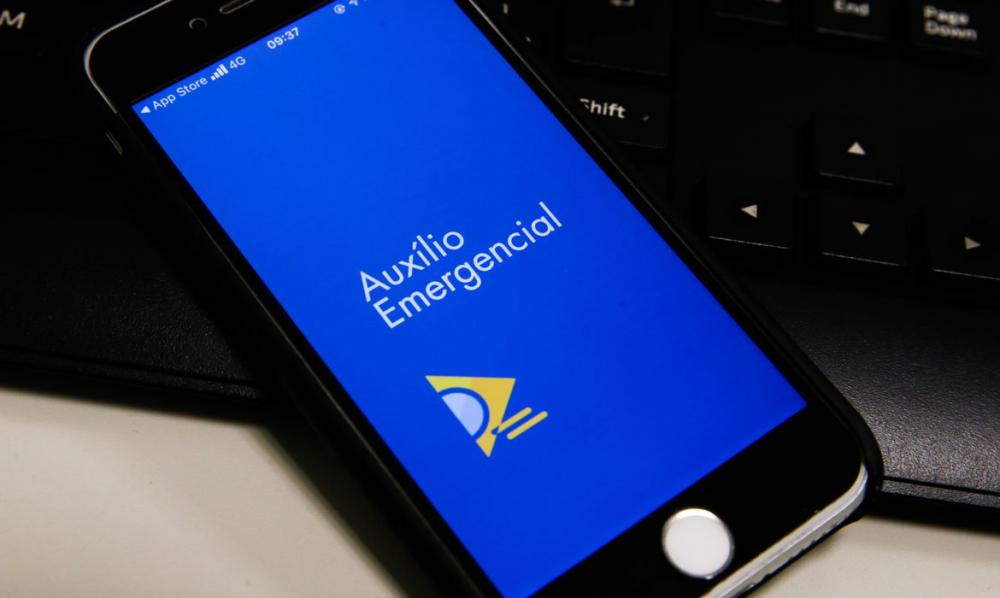 Caixa deposita retroativo do auxílio emergencial a pais solteiros 