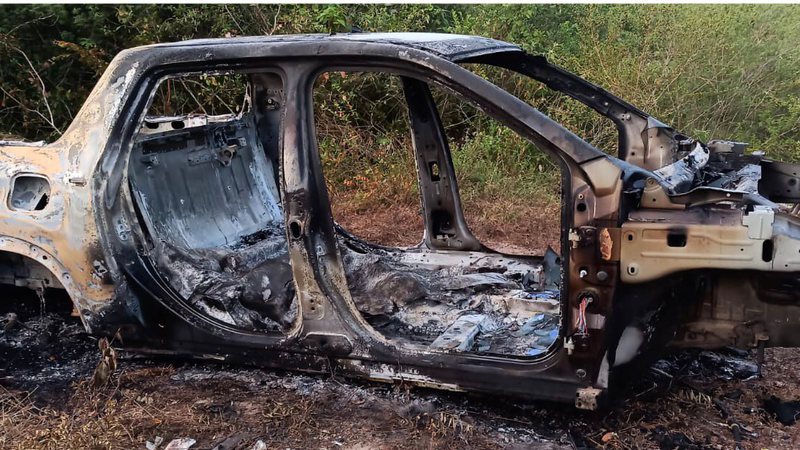 Ponto de desmanche de carros roubados é desarticulado pela PM em Feira de Santana