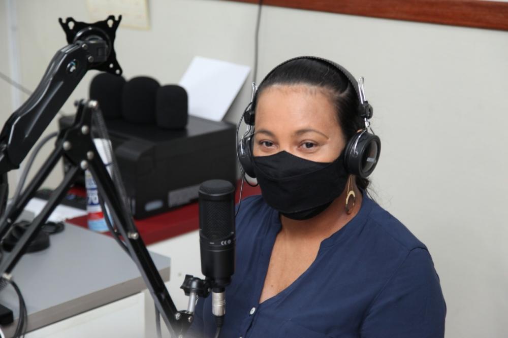 Secretaria de Educação e Cultura Janice Maria participa de entrevista na Divina Fm e fala sobre como ficará a educação cardinalense