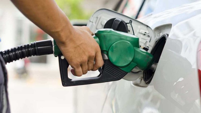 Gasolina ultrapassa barreira dos R$ 8 pela primeira vez