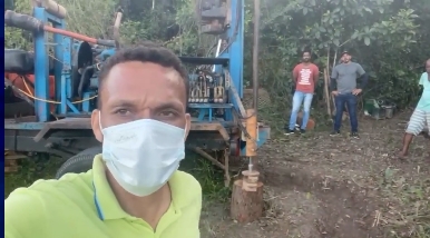Vídeo: Prefeito Branco Sales vai a comunidade rural do Cambuizinho e anuncia perfuração de poço; Saiba o que muda com o investimento