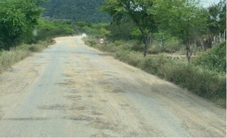 Recuperação da BA-120 facilitará ligação entre Riachão do Jacuípe e Serra Preta; Litoral Norte e Agreste Baiano segue abandonado