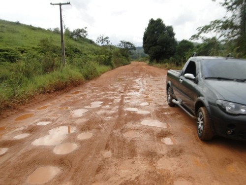 Inhambupense reclama do abandono do Prefeito Nena com estradas rurais
