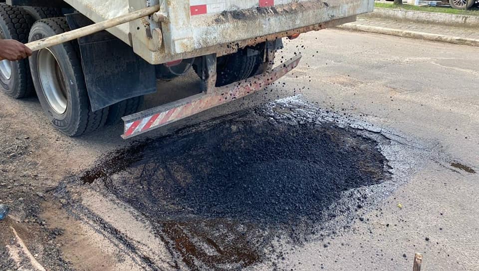 De responsabilidade do governo do estado, Júnior Argôlo inicia recuperação da BA-400 no trecho Entre Rios a Cardeal da Silva