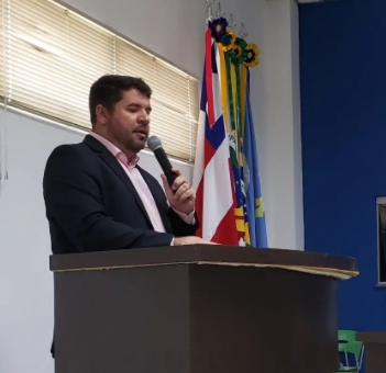 Prefeito Júnior Argôlo participa de sessão e manda recado para vereadores de Entre Rios; Saiba o que ele disse