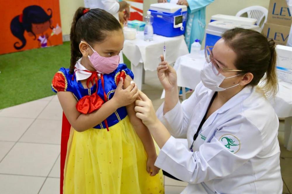 Aracaju é primeira capital do Nordeste em vacinação de crianças de 5 a 11 anos