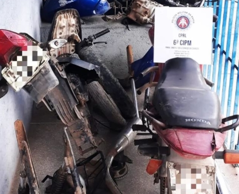 Polícia recupera motos roubadas no Povoado de Lagoa de Baixo em Rio Real; Veículos estavam desmontados