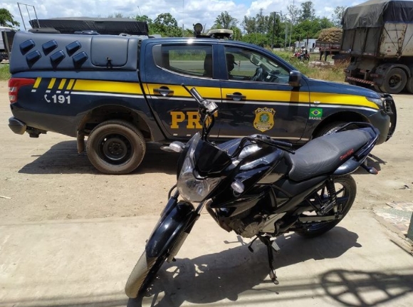 Polícia Rodoviária Federal recupera motos roubadas em Esplanada e Maruim