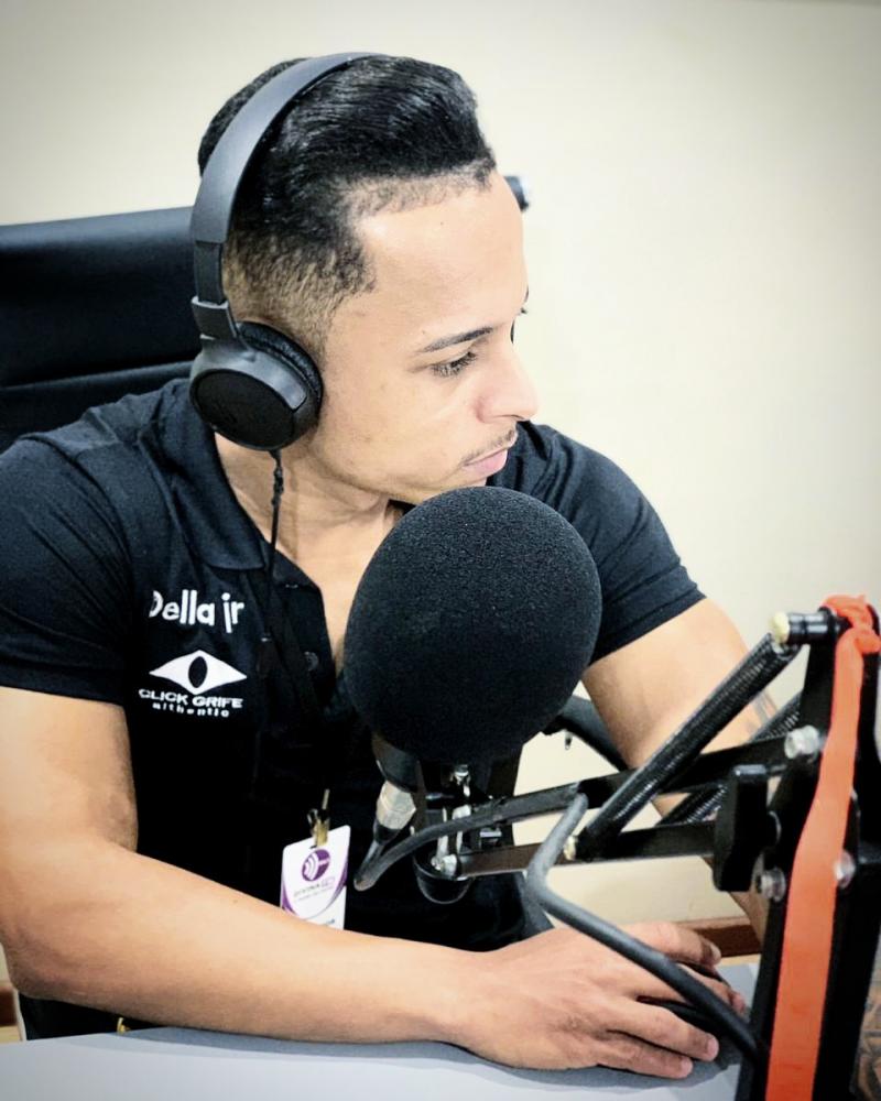 Locutor Della Jr fala sobre chegada na Rede Municípios Agora e destaca que sempre levará o nome de Cardeal da Silva onde estiver