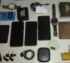 Policiais do 4°BPM prendem acusados de roubo com emprego de arma de fogo em Alagoinhas