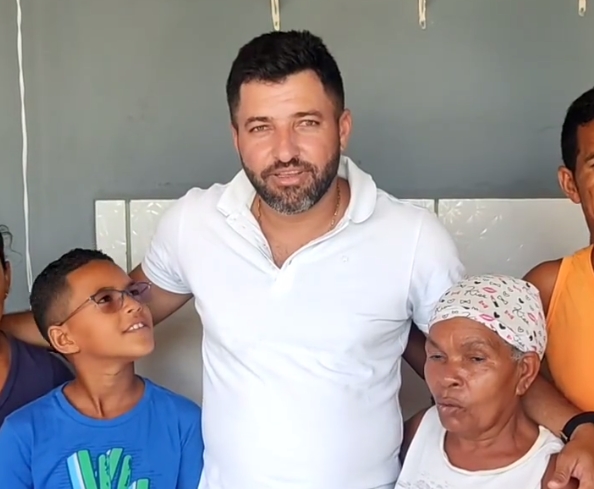 Em vídeo João Gaia pede ajuda para criança que perdeu a visão de um olho e precisa de tratamento para não ficar totalmente cego em Crisópolis