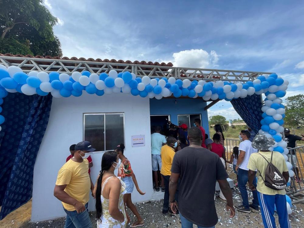 Prefeito João de Furão entrega mais uma casa nova para morador de Conceição da Feira