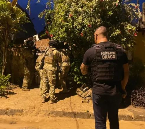 Polícia Civil prende oito investigados por tráfico de drogas e homicídios em operação iniciada em Alagoinhas e Dias D’Ávila